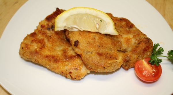 Paniertes Güggeli Schnitzel